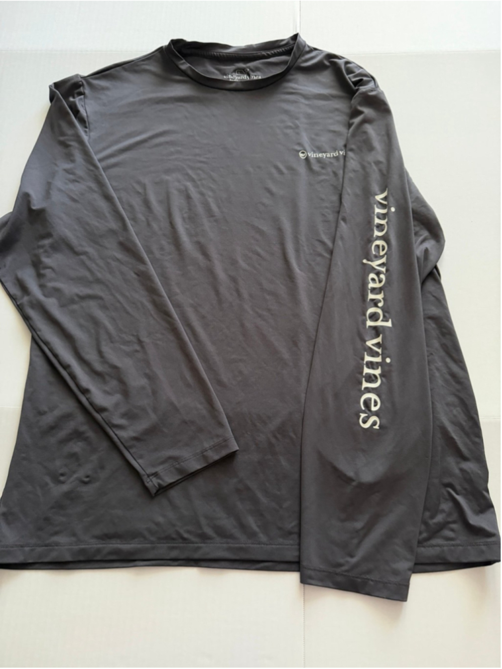 Vineyard Vines gray Performance Long-Sleeve Shirt with text logo down left arm L